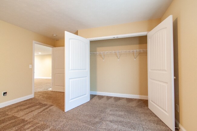 Building Photo - 6 Cal Rd