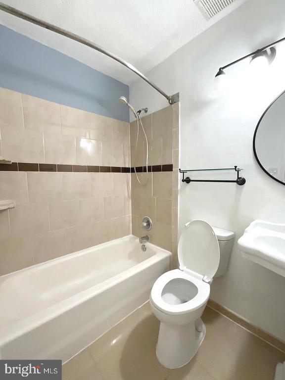Building Photo - 404 Potomac Hills Dr