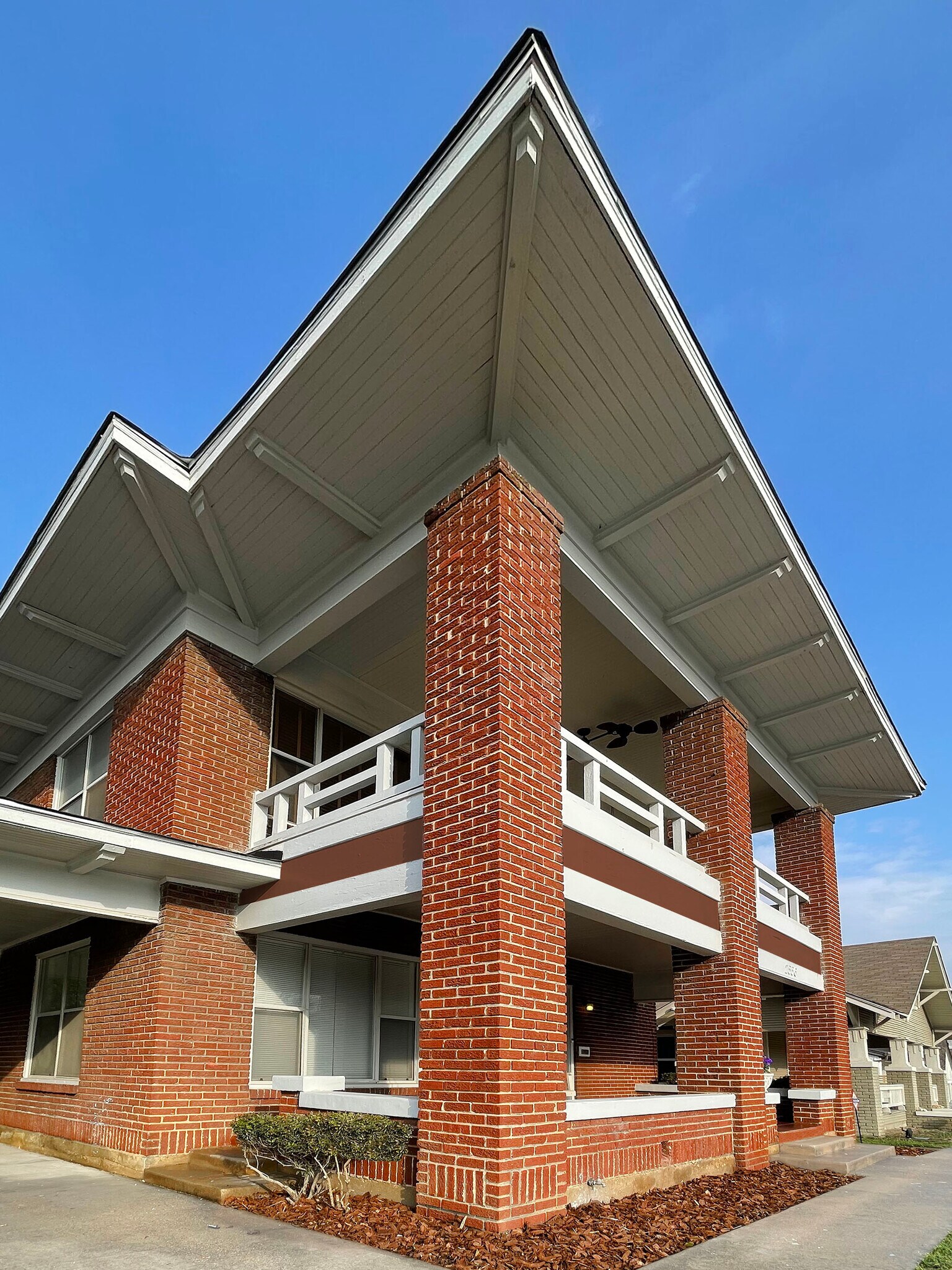 Building Photo - 2556 S University Dr