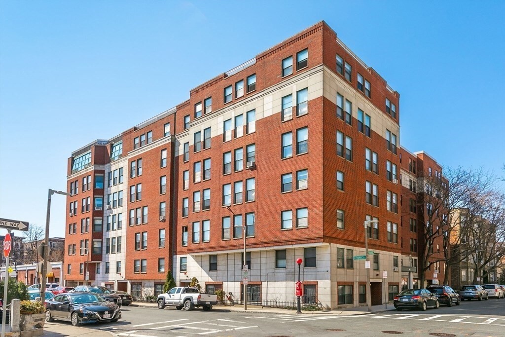 Building Photo - 104 Peterborough St