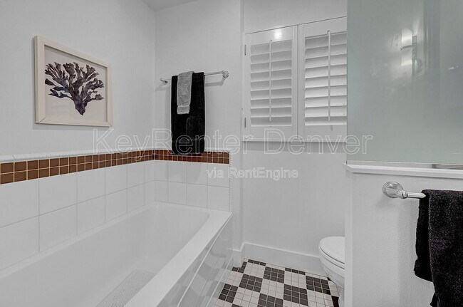 Building Photo - 3427 Iris Ct