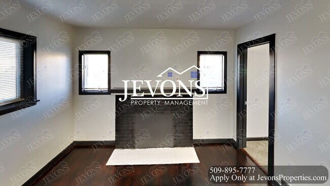 Building Photo - Embrace the cozy charms of this single-family home in Yakima's heart