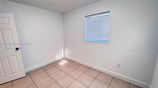 Building Photo - 1400 N 70th Way