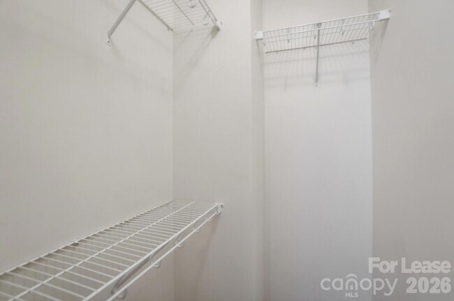 Building Photo - 921 Westbrook Dr