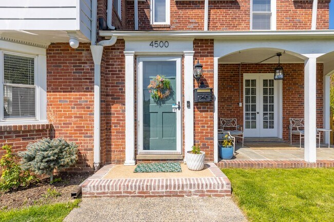 Building Photo - Luxurious Brick Colonial in Prestigious Gu...