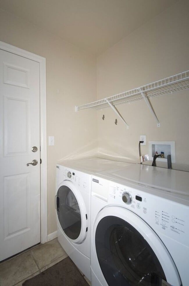 Building Photo - Lovely Ranch Style Home!