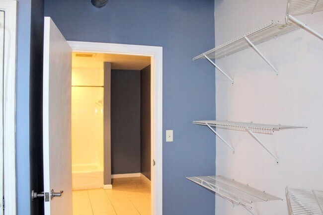 Building Photo - Spacious, beautiful loft with separate bedroom and office for rent in Downtown Atlanta