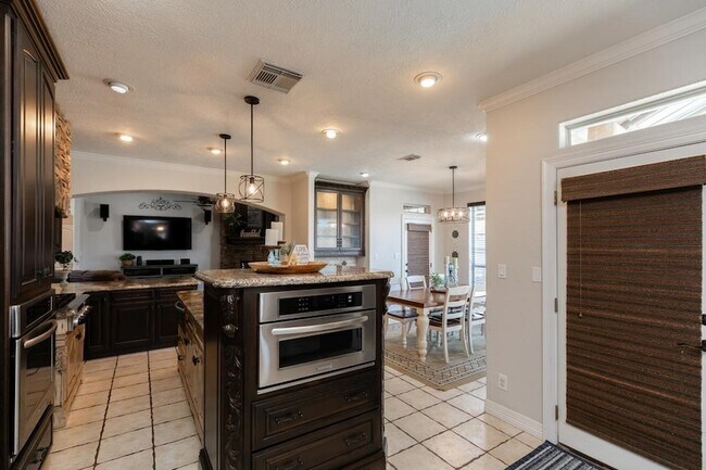 Building Photo - 665 Winchester Dr