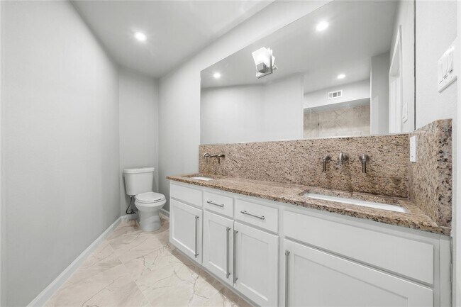 Building Photo - 6014 E University Blvd