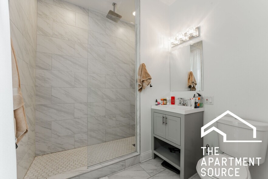 Building Photo - 731 W Ohio St