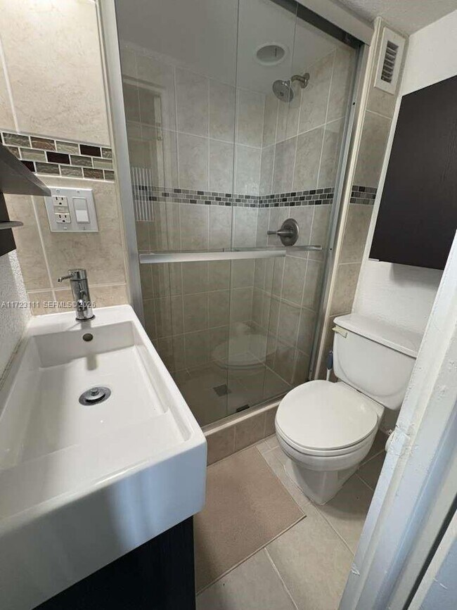 Building Photo - 4001S S Ocean Dr