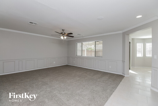 Building Photo - 405 W Jersey Way