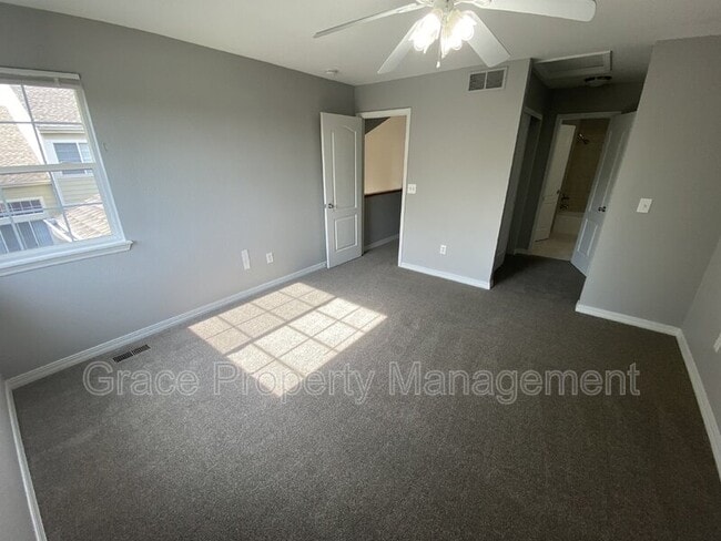 Building Photo - 930 Button Rock Dr