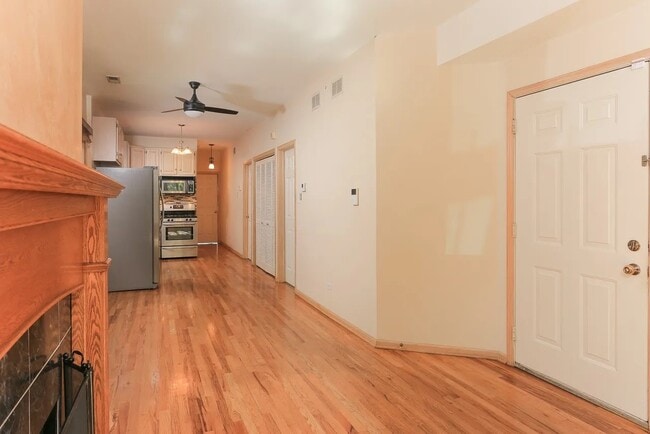 Building Photo - 1444 W Walton St