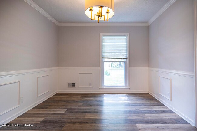 Building Photo - 2901 Creekside Dr