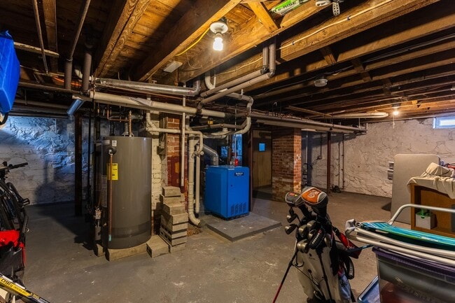 Building Photo - 19 Blossom St