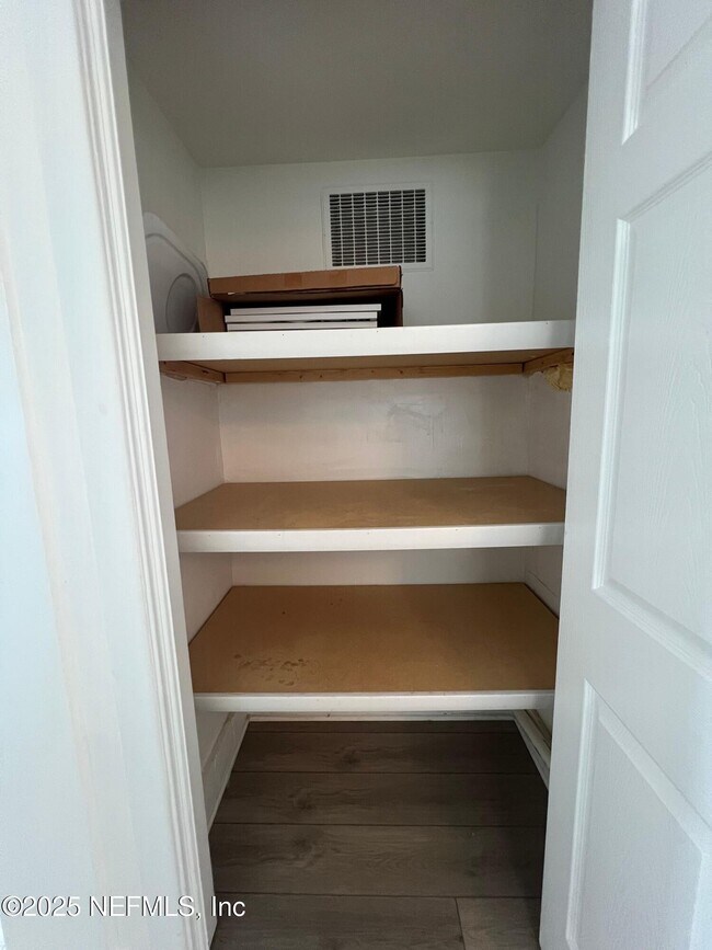 Building Photo - 1789 River Rd