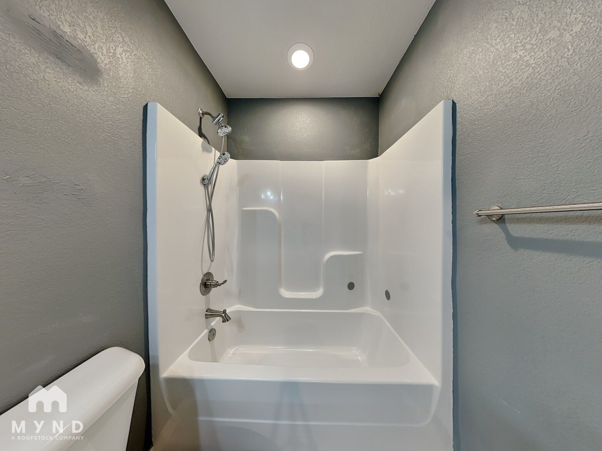 Building Photo - 480 Holly St