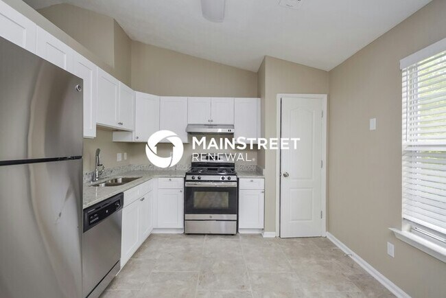 Building Photo - 4 Bedroom Pet-Friendly Home in Lithonia, GA with Main Street Renewal