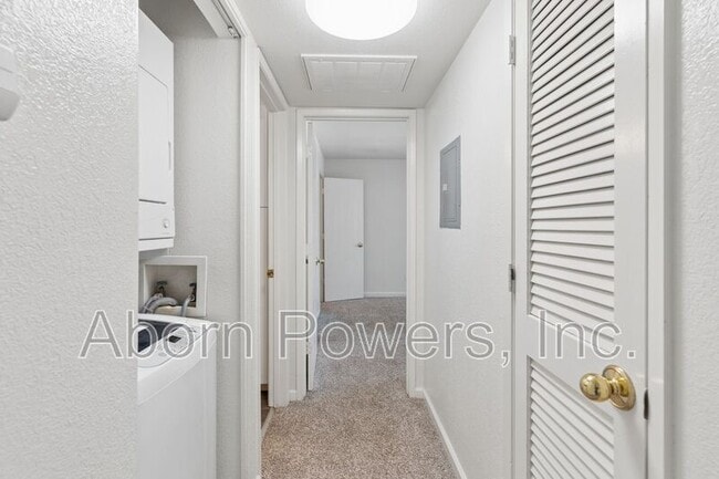 Building Photo - 2529 Greenwood Ln