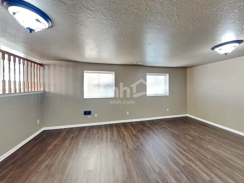 Building Photo - 307 S 1050 E