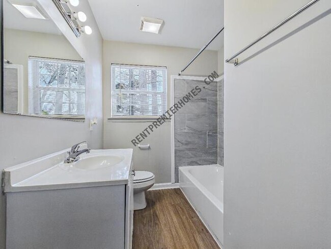 Building Photo - 6921 Knollwood Rd