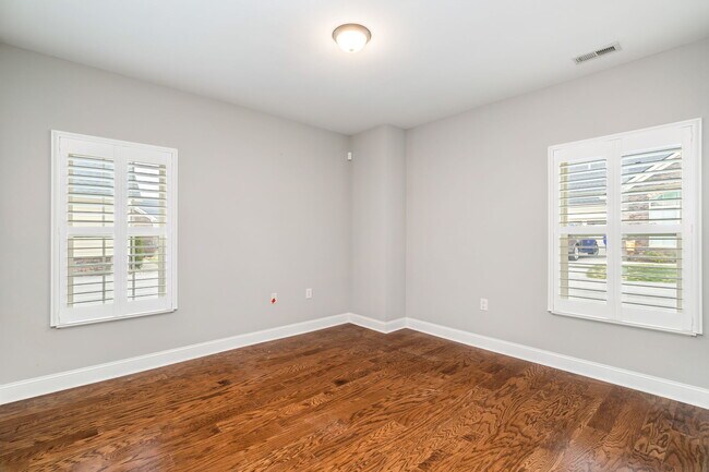 Building Photo - 4935 Willow Bluff Cir