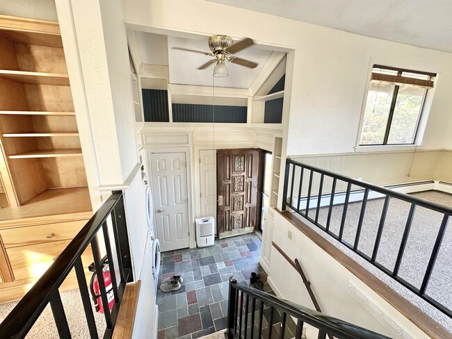 Building Photo - 253 Linderhof Strasse