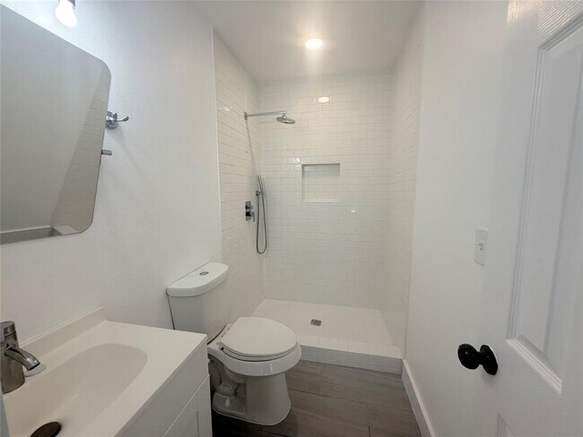 Building Photo - 126 Smith Ln