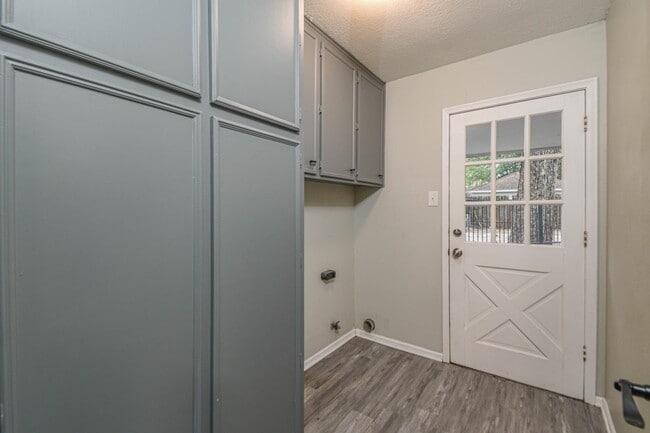 Building Photo - 16911 Summit Oaks Ln