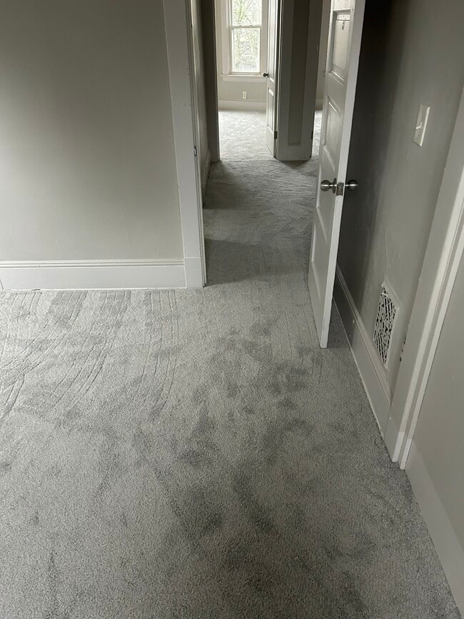 Large bedrooms - 2215 E 80th St