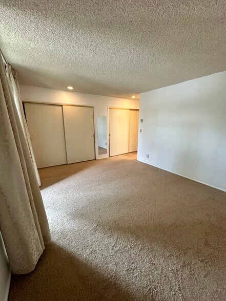 Building Photo - 5650 Sumner Way