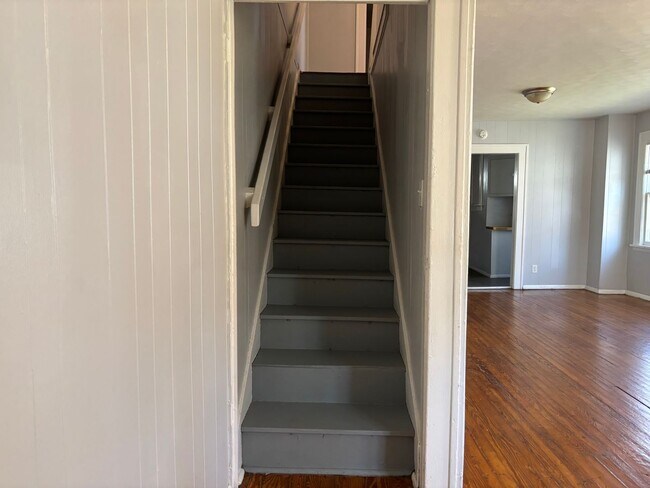 Building Photo - Stylish Two-Story Duplex Living: 2 Beds, 1 Bath (Ask about our special)