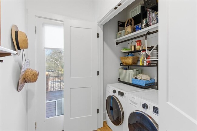 Building Photo - 1030 Kirkwood Ave SE