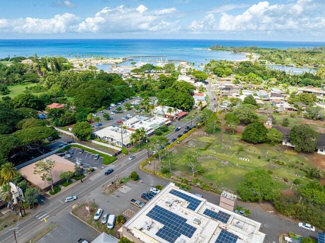 Building Photo - Estate on 1 acre 3 bedroom 2.5 baths and attached 2 car garage