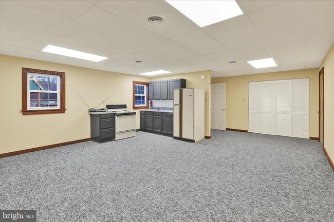 Building Photo - 392 5 Locks Rd