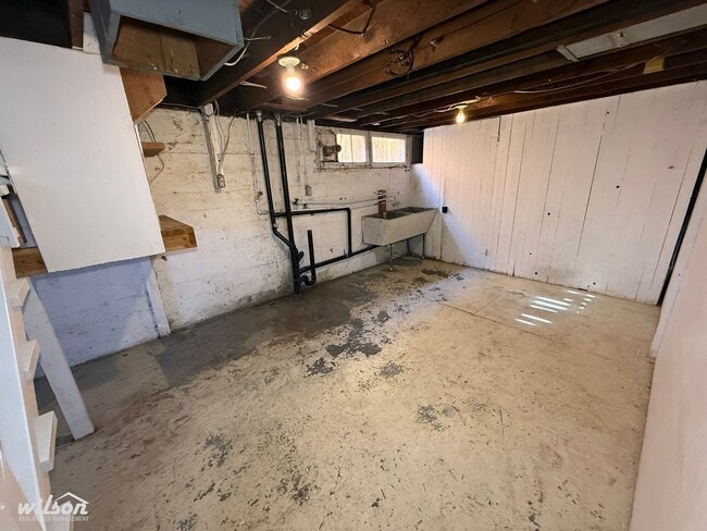 Building Photo - 211 S 16th Ave