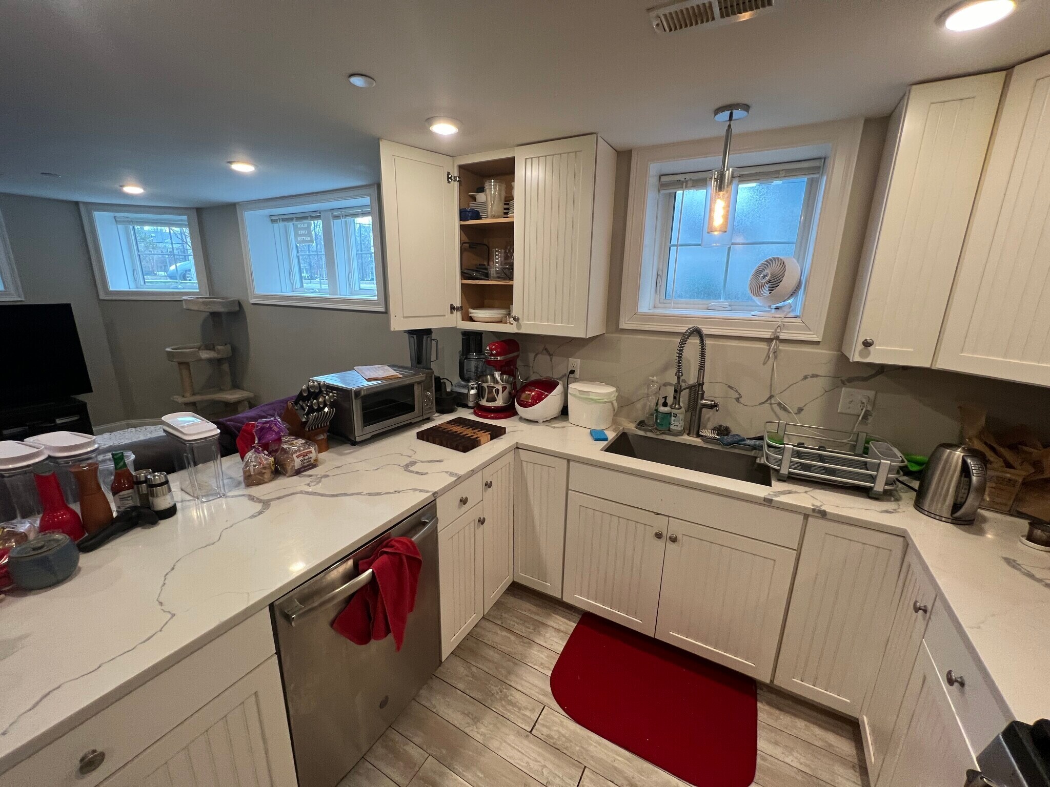 Building Photo - 118 Holland St