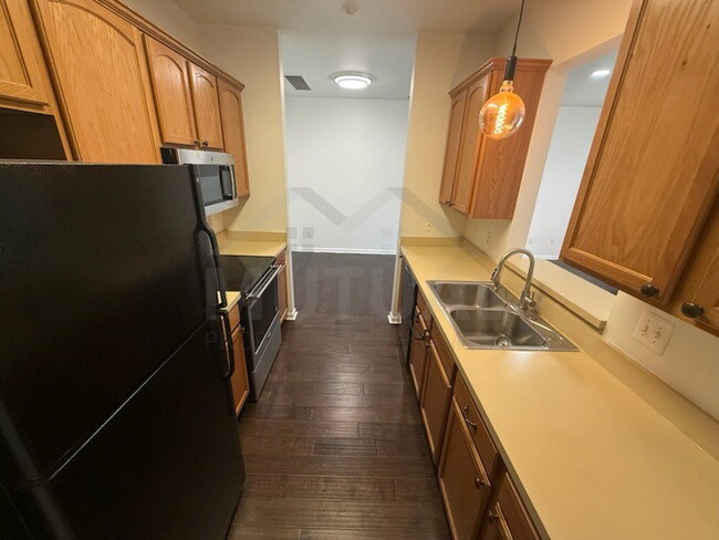 Building Photo - 48449 Manor Bridge Dr