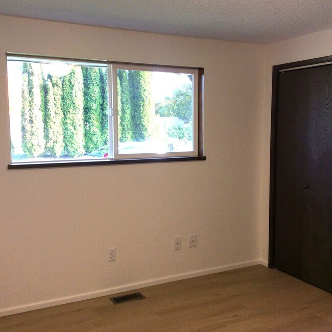 Building Photo - Kemper