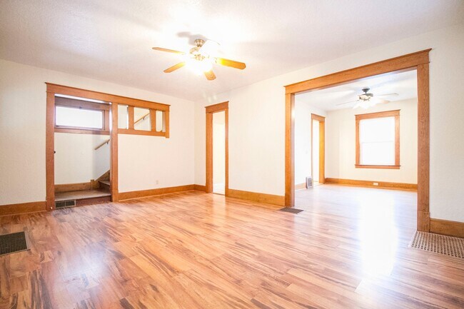 Building Photo - 4122 Fairview Dr