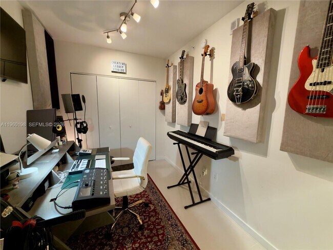 Building Photo - 488 NE 18th St