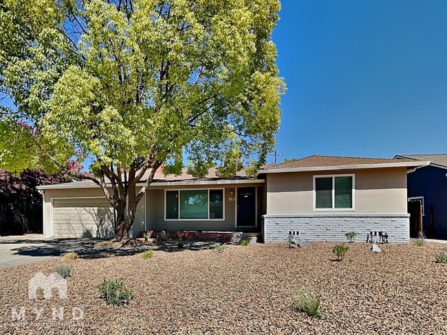 Building Photo - 2428 Drayton Dr