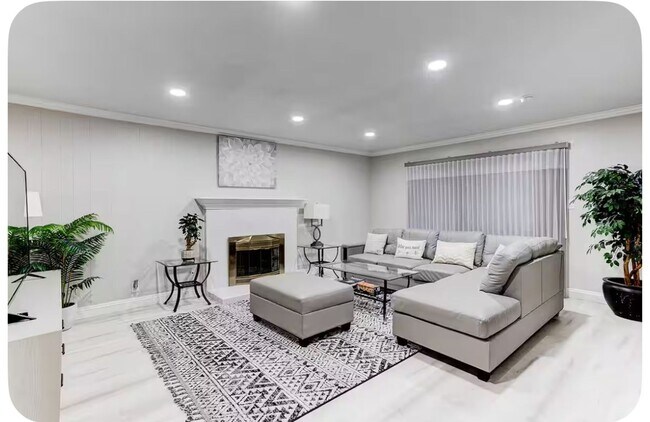 Building Photo - Furnished Home in HB