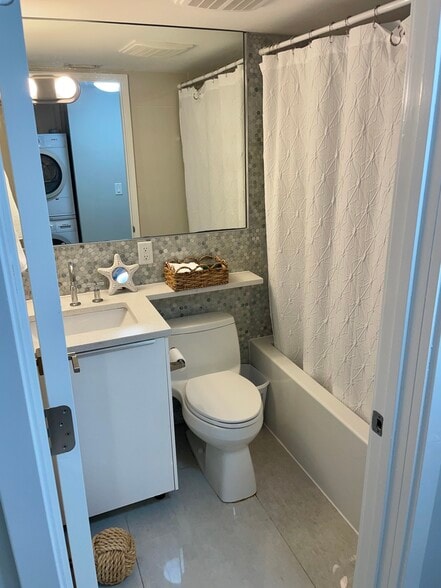 3rd Bathroom - 1202 Palm Trl