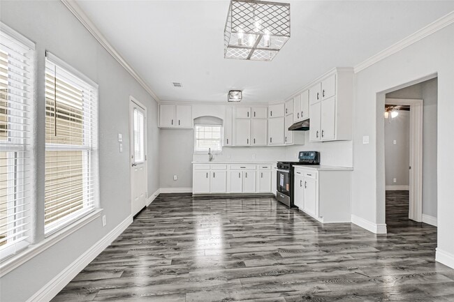 Building Photo - 8005 Wiggins St