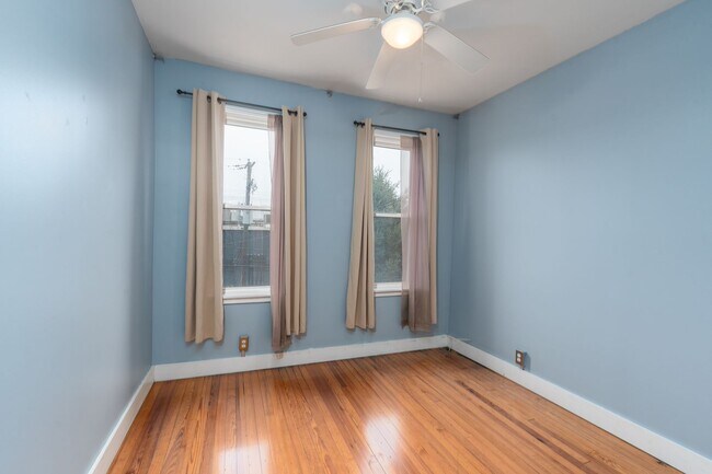 Building Photo - 3-Bedroom, 2-Bathroom in Brewers Hill