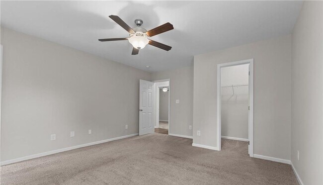 Building Photo - 1595 Rossmore Dr