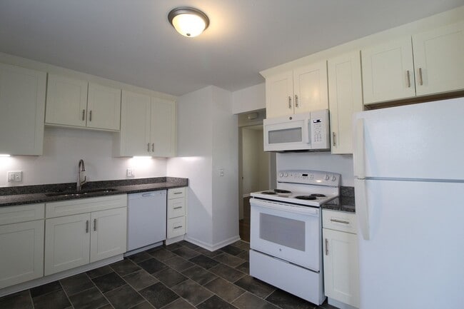 Building Photo - 3 Bedroom House in Overland Park