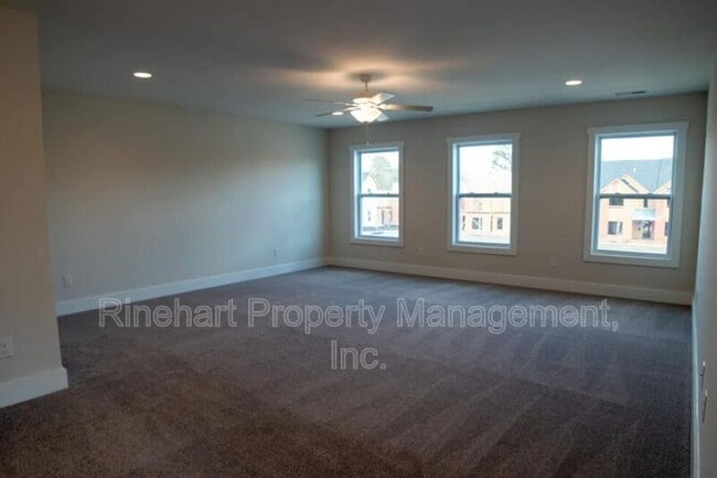 Building Photo - 663 Melville Dr